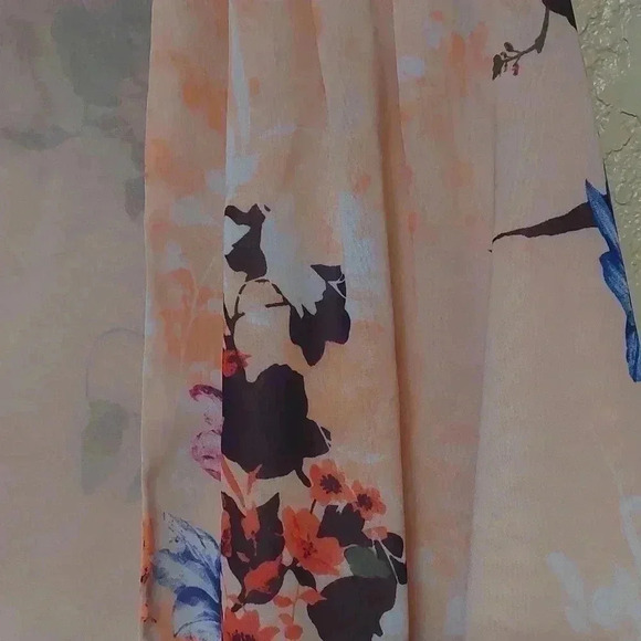 Esley short sleeve floral print kimono. Size medium - Picture 3 of 4